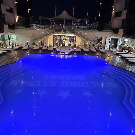 Azimuth Luxury アパート