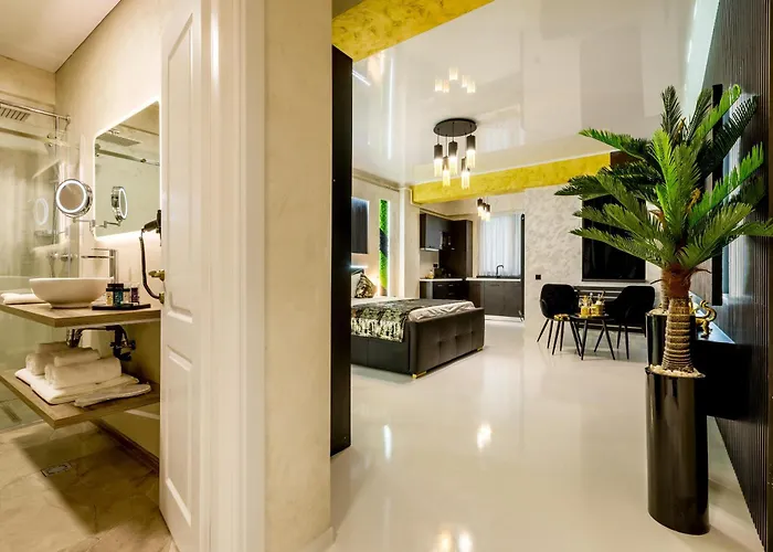 Azimuth Luxury * コンスタンツァ